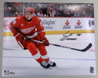 Emmitt Finnie Autographed Detroit Red Wings 16x20 #1 - Home Action