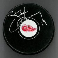 Steve Yzerman Autographed Detroit Red Wings Souvenir Puck (Pre-Order)