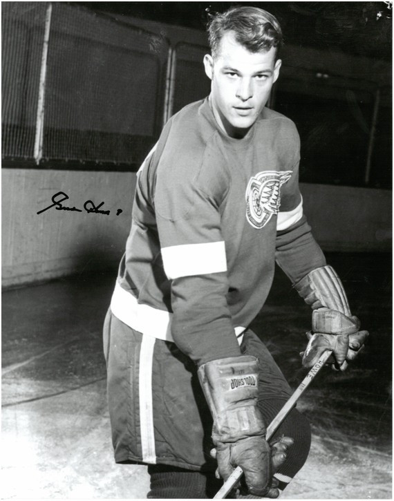 Gordie Howe Autographed Detroit Red Wings 11x14 Photo #1 - black & white on  the open ice