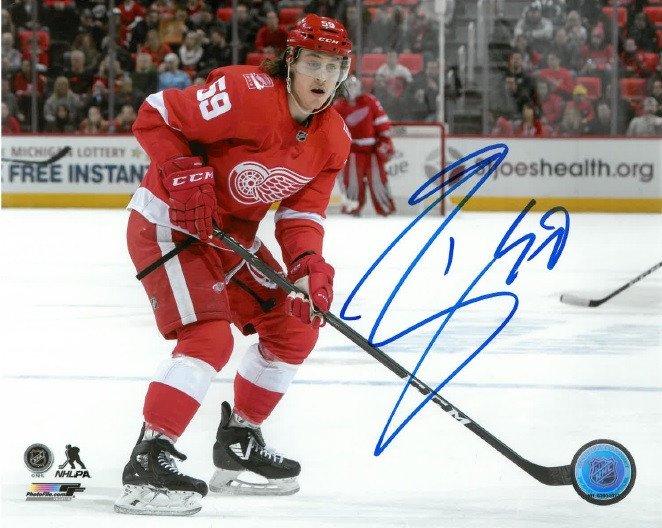 TYLER BERTUZZI AUTOGRAPHED DETROIT RED WINGS 8X10 PHOTO #1 HOME ACTION