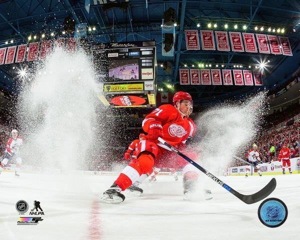 Pavel Datsyuk Detroit Red Wings Autographed Joe Louis Ice Spray 8x10 Photo 