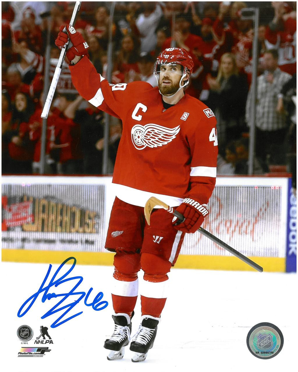 Nicklas Lidstrom Autographed Detroit Red Wings 8 x 10 Photo at 's  Sports Collectibles Store