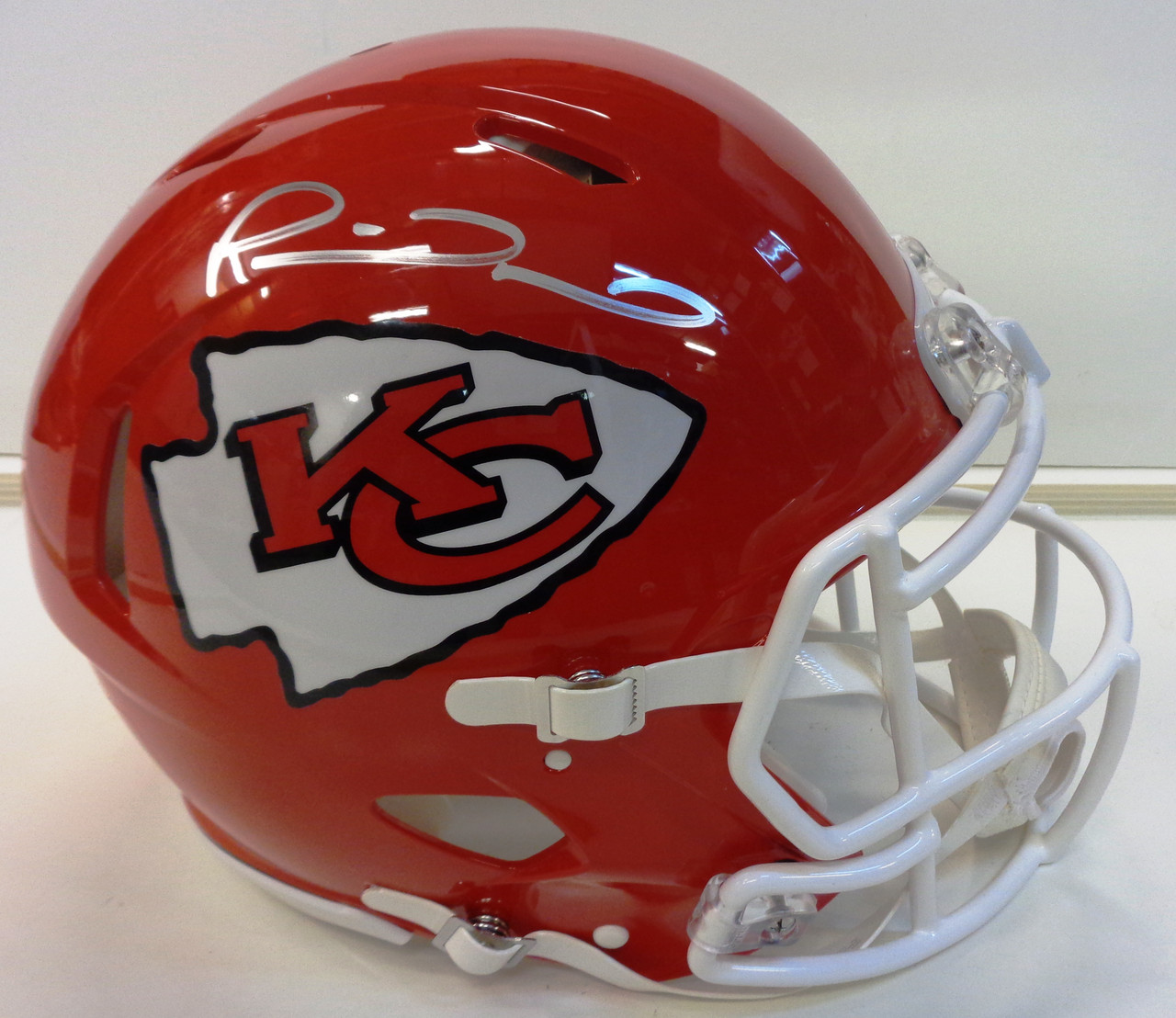Patrick Mahomes Autographed Riddell Kansas City Chiefs Full Size Authentic  Speed Helmet - Detroit City Sports