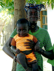 Jawla, The Gambia

Cerno delights in being in the arms of his big sister Haminata.

Photo © 2003 Sarah Cluf