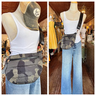 Camo puffer crossbody w adj strap and front zipper front