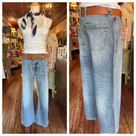 Mid rise barrel pants//comfort stretch// back darts//cute front and back pockets