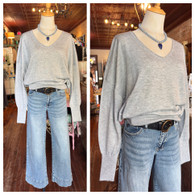 Don’t miss out on this sweet and simple balloon sleeve v neck lightweight sweater for fall in heather grey 