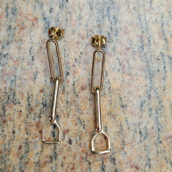 Paperclip chain earring with stirrups