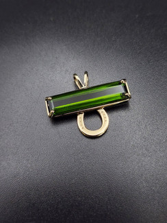 Green Tourmaline 14k gold horse shoe 