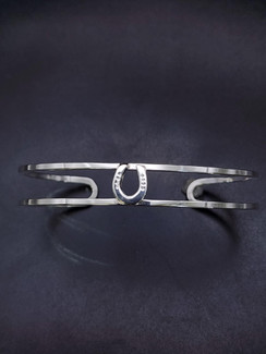 Sterling silver horse shoe bracelet