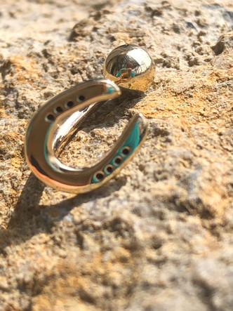 14K yellow gold belly button ring with a 14k gold ball.