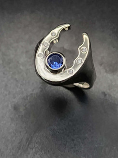 Horse shoe  ring with cz and sapphire