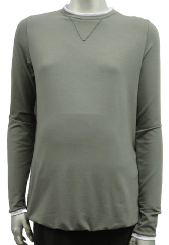 Maternity top with accents