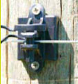 Economy Dual Purpose Wood and T Post Pinlock Insulator