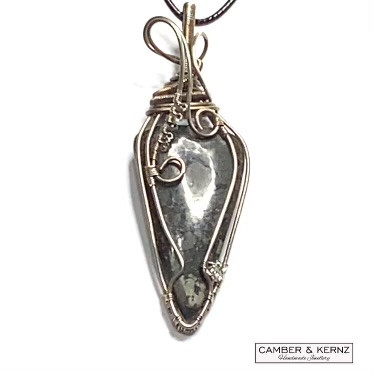 A0087 Nuummite and Vintage glass pendant