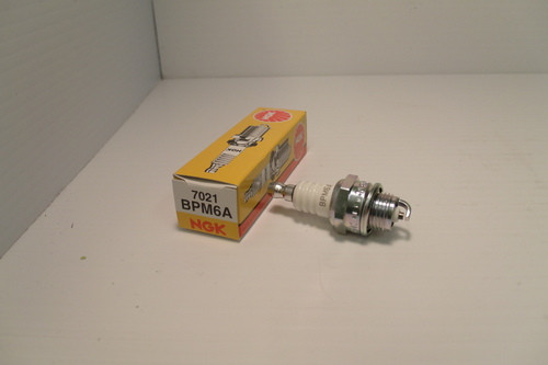 NGK Spark Plug BPM6A REPLACES CHAMPION CJ8Y NEW - Used power equipment parts