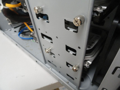 Typical application of the thumbscrews.