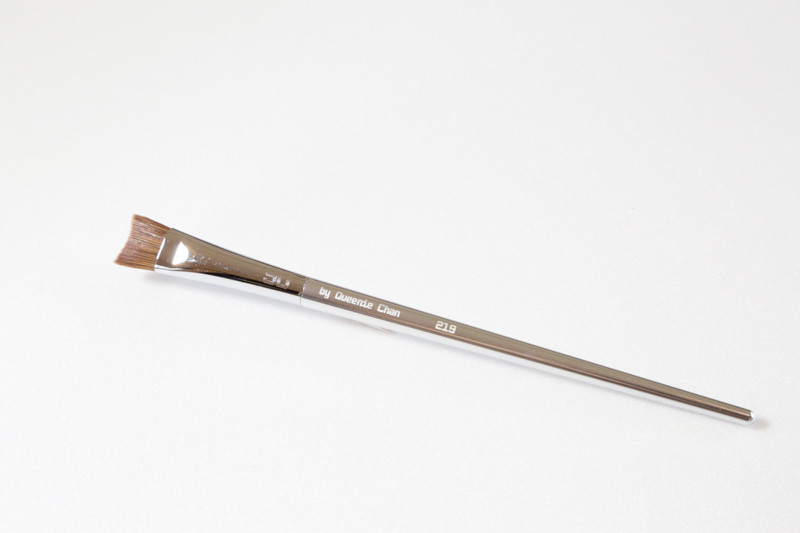 small concealer brush