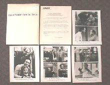 THROW MOMMA FROM THE TRAIN original issue movie presskit