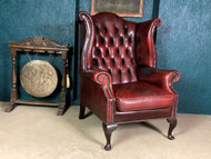 A FINE VINTAGE OXBLOOD RED LEATHER CHESTERFIELD ARMCHAIR