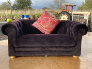 A CHARMING VINTAGE VICTORIAN STYLE 2 SEATER CHESTERFIELD SOFA