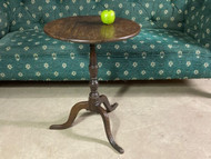 A FINE EARLY COUNTRY HOUSE ANTIQUE OAK SIDE LAMP OR WINE TABLE