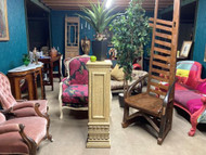 A FINE AND DECORATIVE VINTAGE CRACKLE FINISH PEDESTAL PLANT STAND OR COLUMN