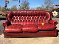 A GOOD VINTAGE RED LEATHER CHESTERFIELD STYLED 3 SEATER SOFA