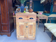A GOOD ANTIQUE COUNTRY HOUSE PINE SIDE CABINET OR CUPBOARD