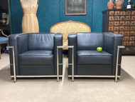 A PAIR OF LEATHER & CHROME CONTEMPORARY ARMCHAIRS IN THE MANNER OF LE CORBUSIER