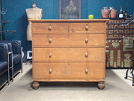 A FINE AND SUBSTANTIAL ANTIQUE COUNTRY HOUSE PINE CHEST OF DRAWERS
