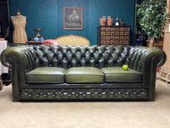 A FINE VINTAGE GREEN LEATHER COUNTRY HOUSE 3 SEAT CHESTERFIELD SOFA