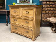 A FINE VINTAGE PINE CHEST OF DRAWERS