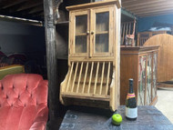 A CHARMING VINTAGE PINE KITCHEN PLATE RACK WITH CABINET AND CUP HOOKS