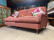 A FINE ENGLISH COUNTRY HOUSE 3 SEATER SOFA IN THE MANNER OF HOWARD