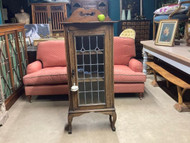 A FINE ANTIQUE ART NOUVEAU PERIOD OAK DISPLAY CABINET