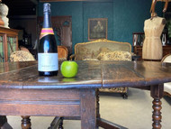 A FINE LARGE EARLY ANTIQUE OAK COUNTRY HOUSE GATE LEG DINING TABLE