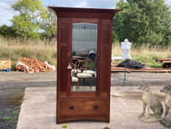 A FINE ANTIQUE ARTS & CRAFTS ART NOUVEAU OAK HANGING ROBE WARDROBE CABINET