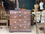 A FINE EARLY COUNTRY OAK GEORGIAN ANTIQUE CHEST OF DRAWERS
