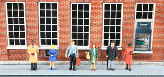 33120 HO Scale Bachmann Standing Office Workers