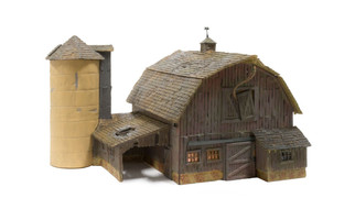 BR4932 N Scale Old Weathered Barn 