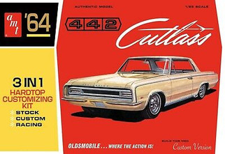 AMT1066 AMT '64 Oldsmobile 442 Cutlass 3 in 1 1/25 Scale Plastic Model Kit