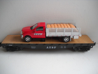 279-3446 O Scale Menards A.T.S.F. Flatcar and Stake Truck w/Working Lights