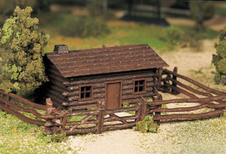 45982 O Bachmann Plasticville Log Cabin w/Rustic Fence Kit