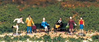 42339 HO Scale Bachmann Figures-People at Leisure