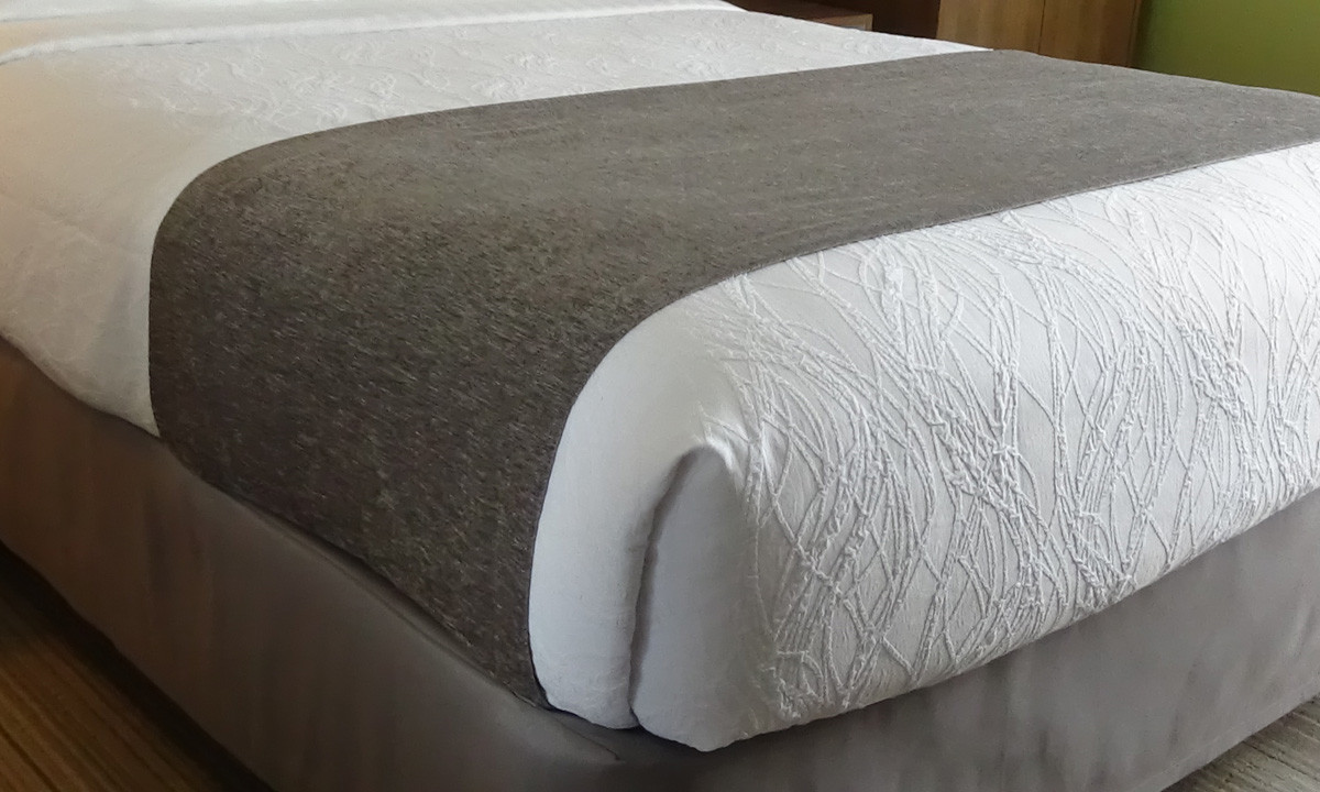 Windsor Chenille Bed Scarf, Full