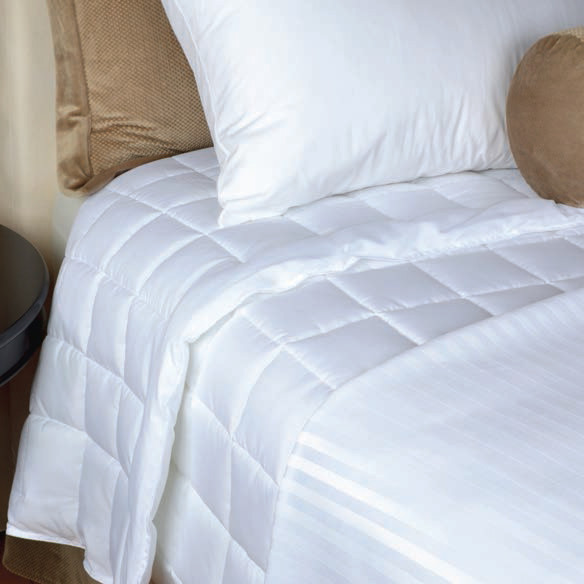 Berkshire Liteluxe Comforter 100x84 King Hotelsupplydepot Com