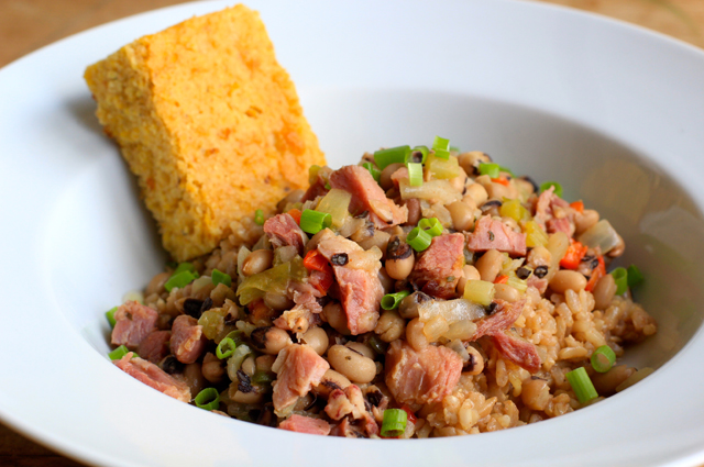 how to make hoppin john black eyed peas with ham hock