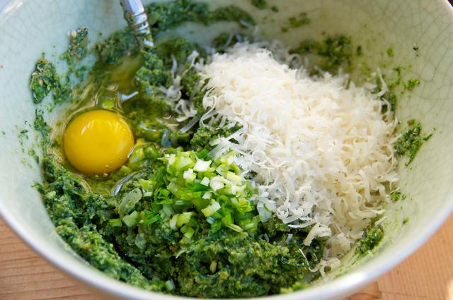 egg, green onion and parmesan cheese in kale mixture