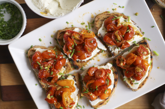 how to make roasted cherry tomato bruschetta